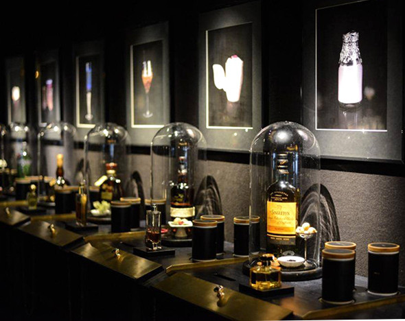 Фото: fragrantica.ru; facebook.com/ritzcarltonberlin; tassphoro.com; пресс-материалы ресторана El Celler de Can Roca