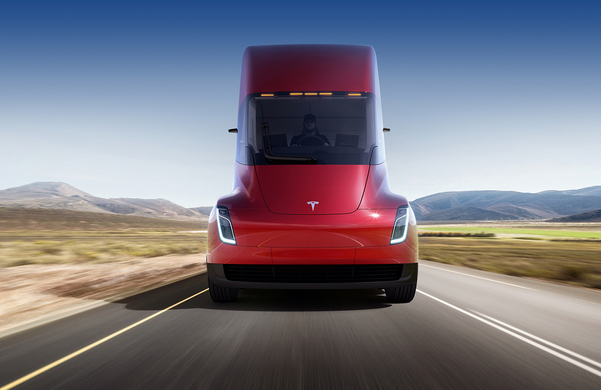 Tesla отложила запуск электрогрузовиков Semi до 2022 года