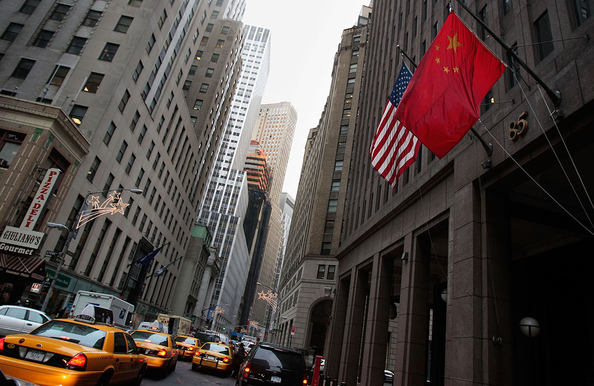 Хедж-фонды США сокращают инвестиции в зависящие от Китая компании