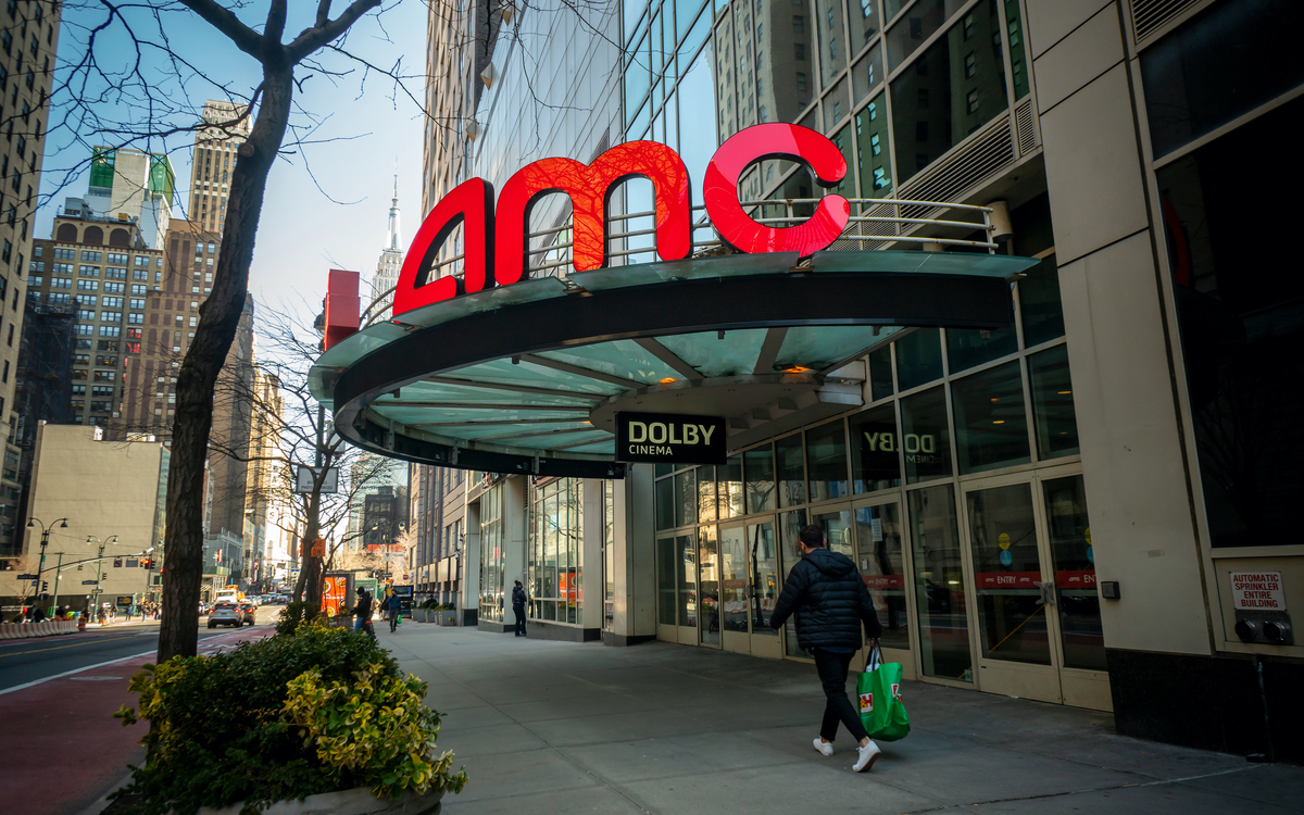 «Мемные» бумаги сети кинотеатров AMC рухнули на 35%