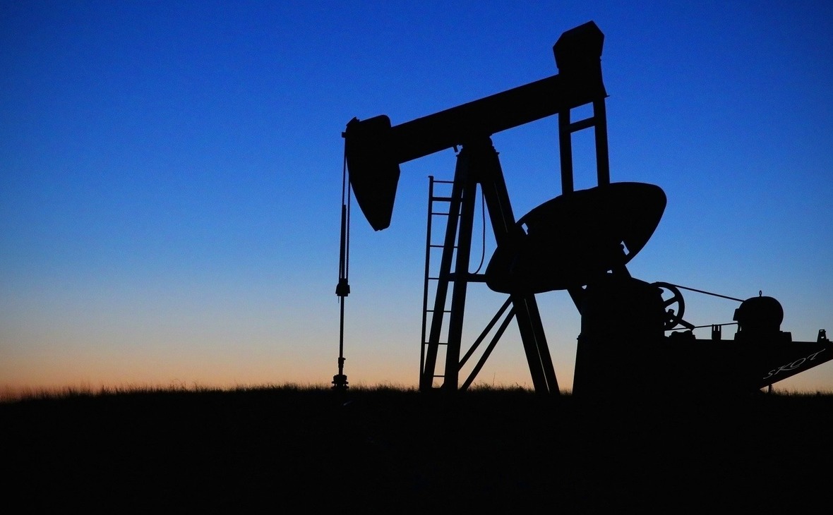 Нефть упала до минимума за 13 месяцев. Что это значит для инвестора?