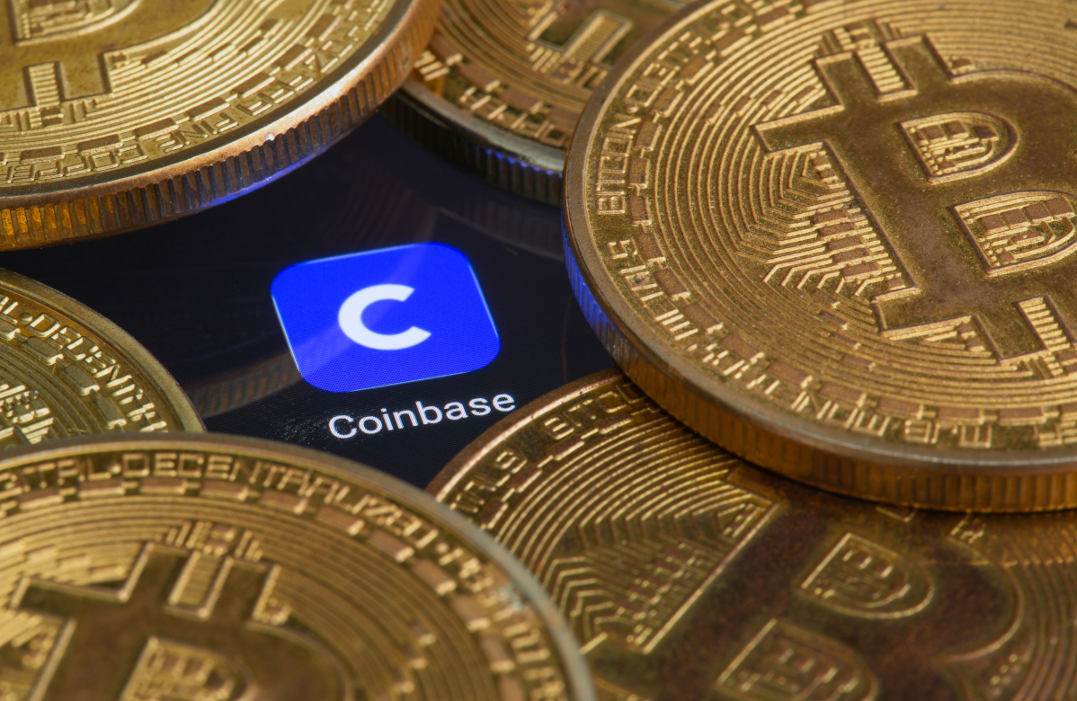 Акции Coinbase в моменте упали на 12% на фоне снижения курса биткоина