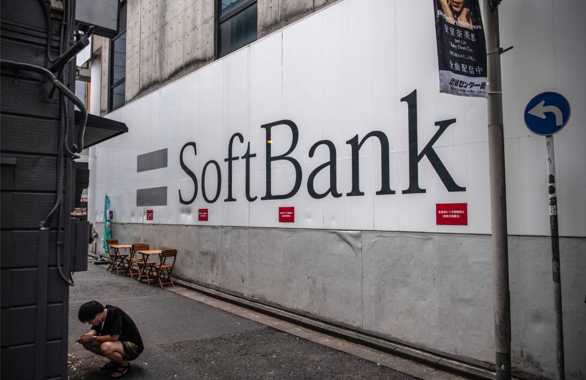 Японский холдинг SoftBank будет более осторожен в инвестициях в Китай