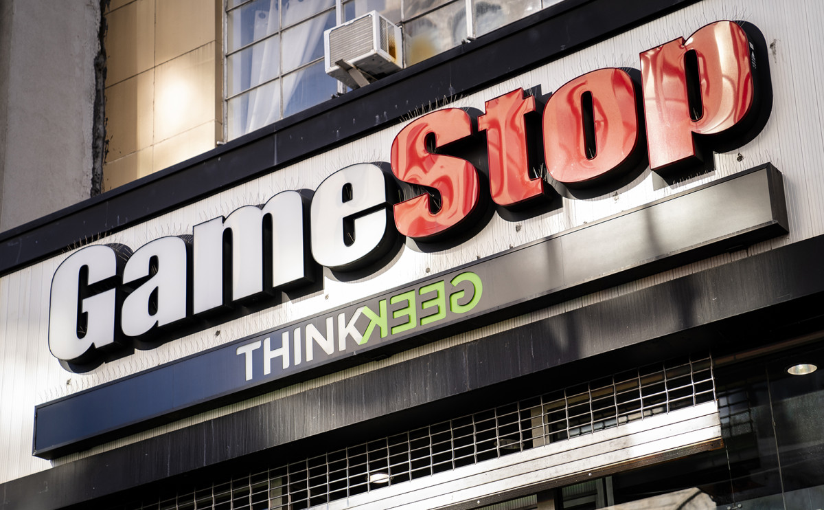Короткие ставки на GameStop и AMC почти достигли пиковых значений за год