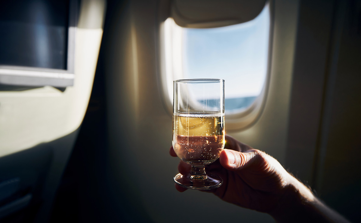 Southwest вернет продажу алкоголя на рейсах впервые с марта 2020 года