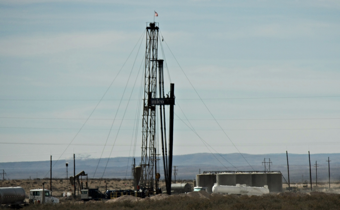 Как США вытесняет конкурентов с нефтяного рынка: исследование Bloomberg