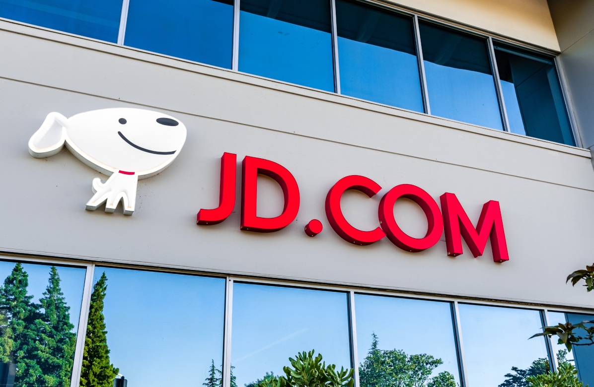 Акции китайской JD.com упали на 5% на фоне небольшого роста продаж