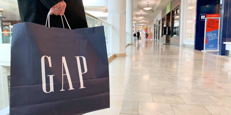 Акции Gap рухнули на 22% на фоне ухудшения прогноза продаж