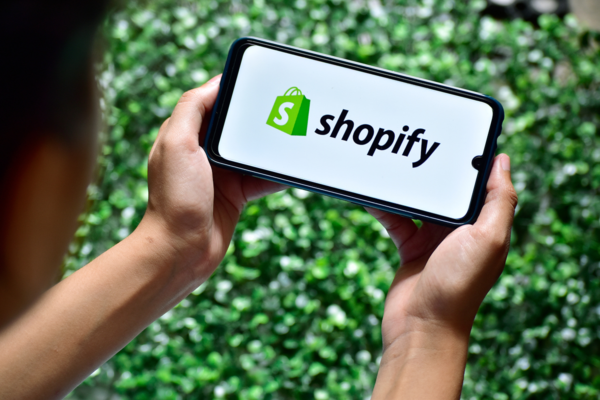 Акции Shopify выросли почти на 6% на фоне сотрудничества с Twitter