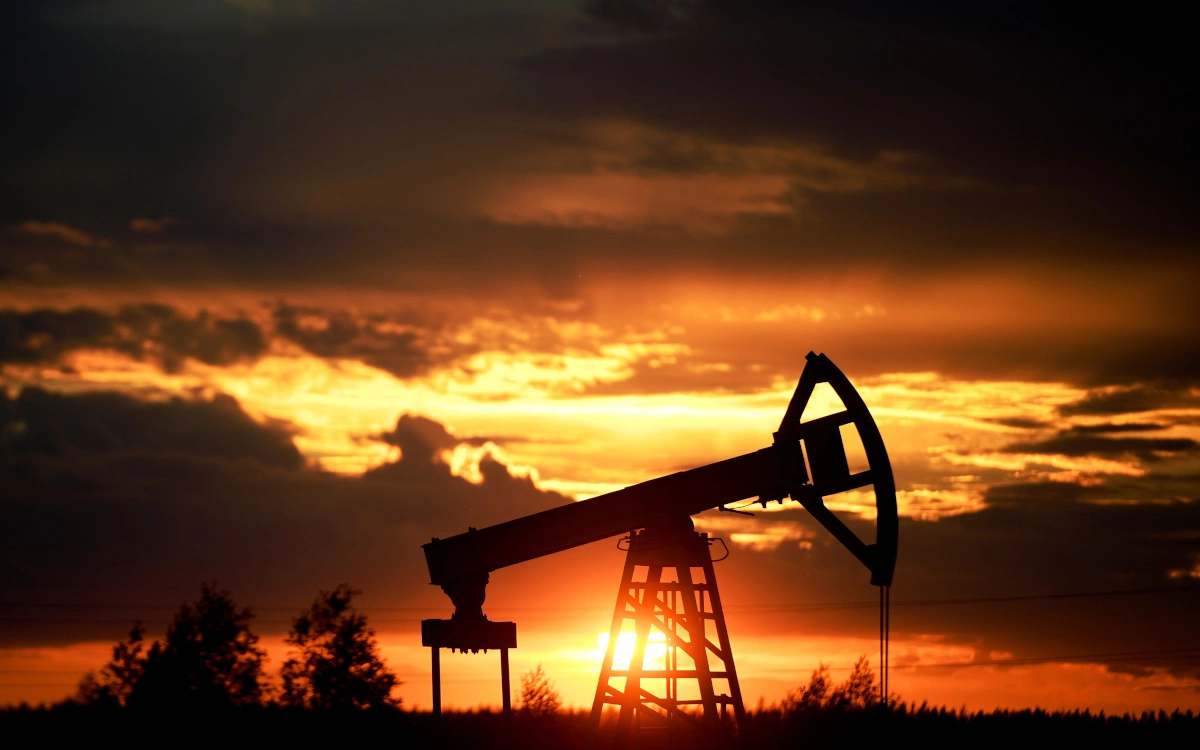 Цена нефти Brent превысила $77 за баррель впервые с 22 июня