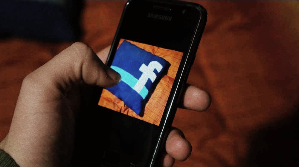 Число молодых пользователей Facebook упало на 44%. Что делать с акциями