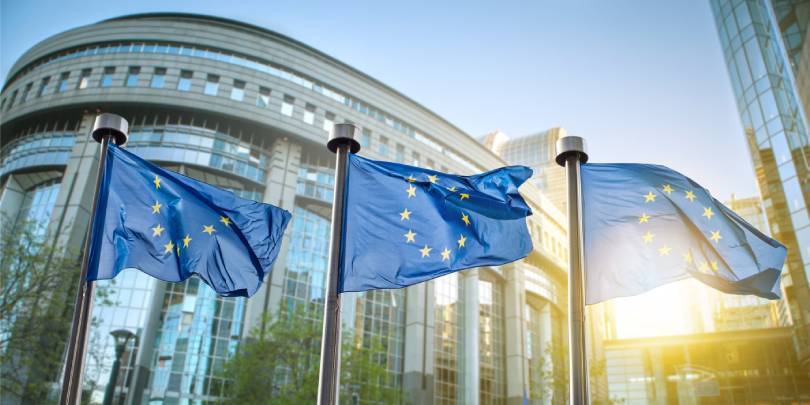 ЕС планирует запретить инвестиции в три крупнейшие нефтяные компании РФ