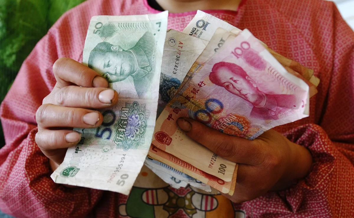 Курс офшорного юаня к доллару превысил ¥7 впервые с 2020 года
