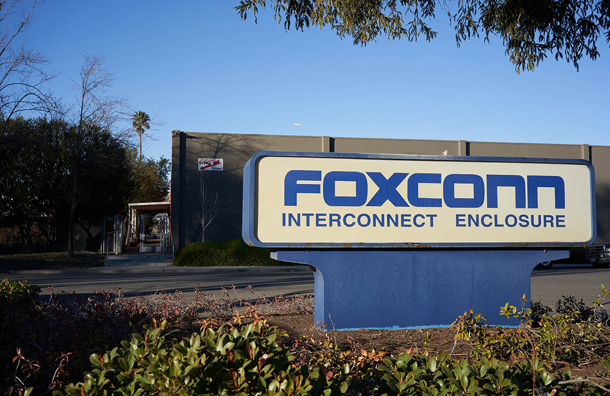 Производящая iPhone компания Foxconn нарастила квартальную выручку на 20%