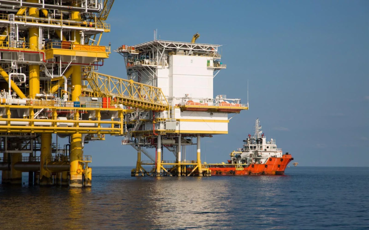 Цена нефти Brent упала ниже $75 за баррель впервые c 4 июля