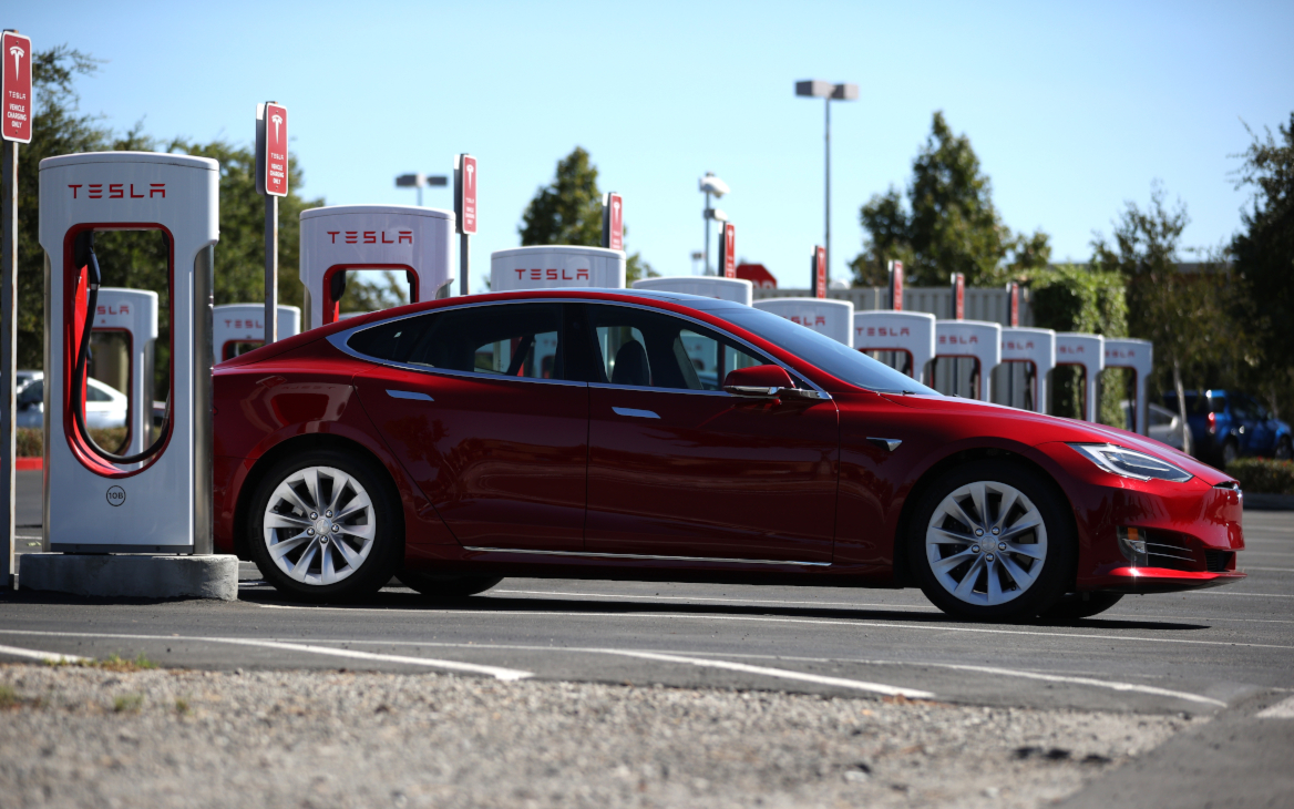 Акции Tesla взлетели почти на 8% из-за рекордных поставок электромобилей