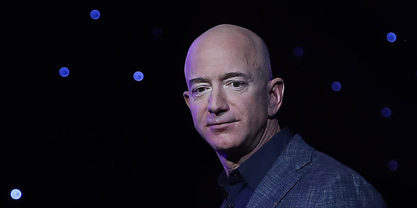 Джефф Безос за неделю получил $3,3 млрд от продажи акций Amazon
