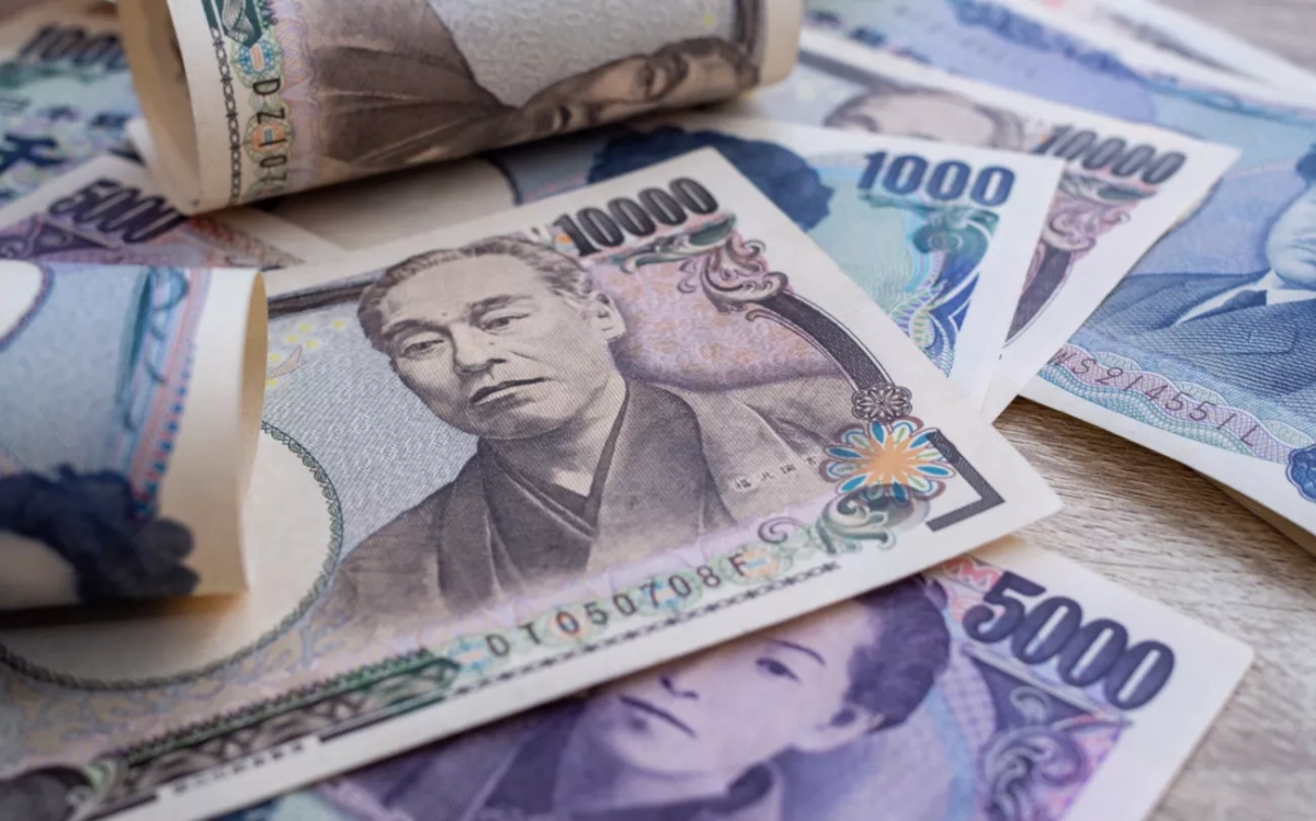 Курс японской иены обрушился до минимума за 32 года