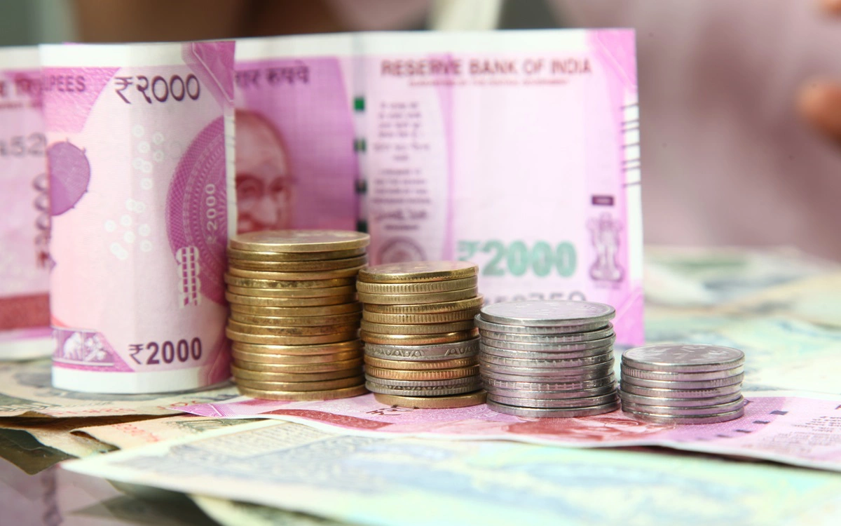 Индийская рупия укрепилась к доллару до максимума с сентября 2023 года