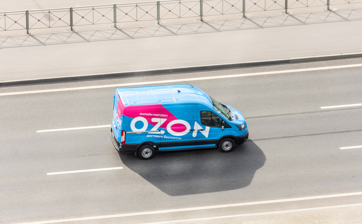 Ozon открыл в Москве первые мини-дарксторы с доставкой за 15 минут