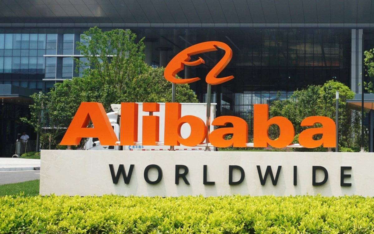 Мосбиржа начнет торги расчетными фьючерсами на Alibaba и Baidu