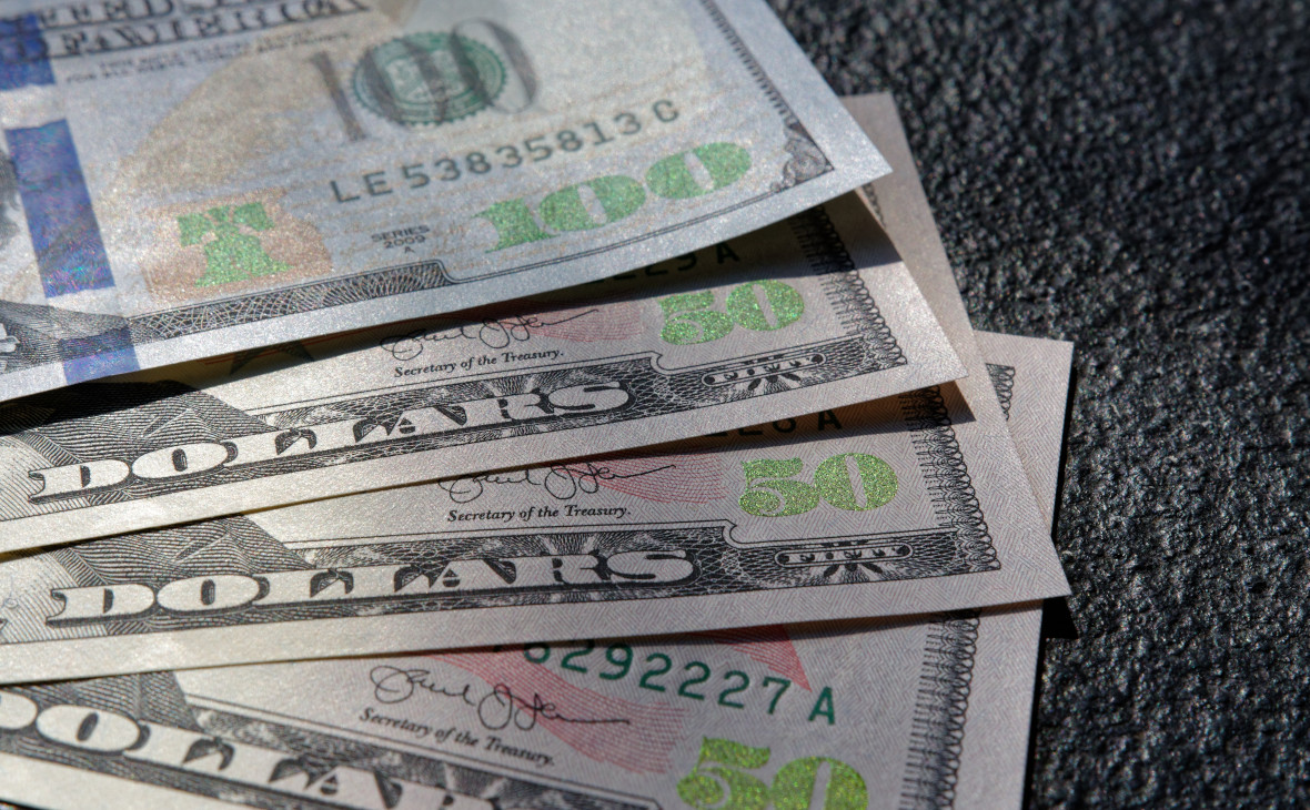 Курс доллара снова выше ₽64. Что ждет валюту на этой неделе?