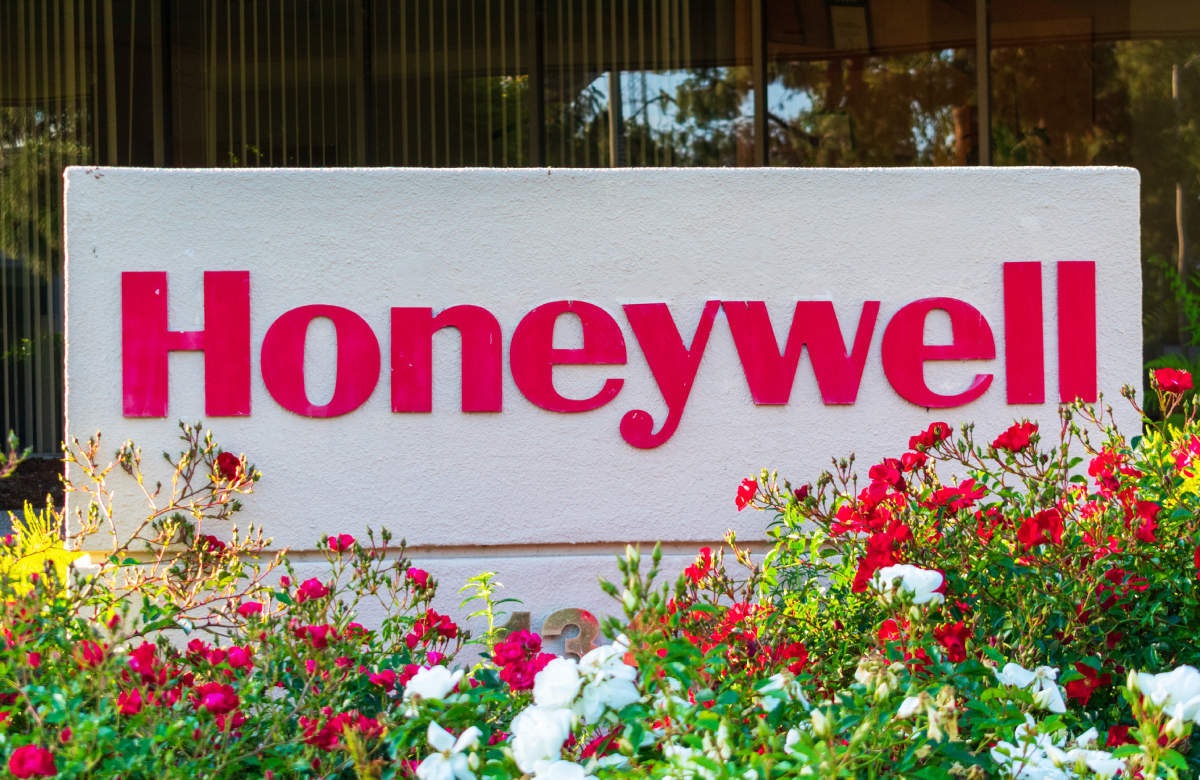 Чистая прибыль Honeywell выросла во втором квартале на треть