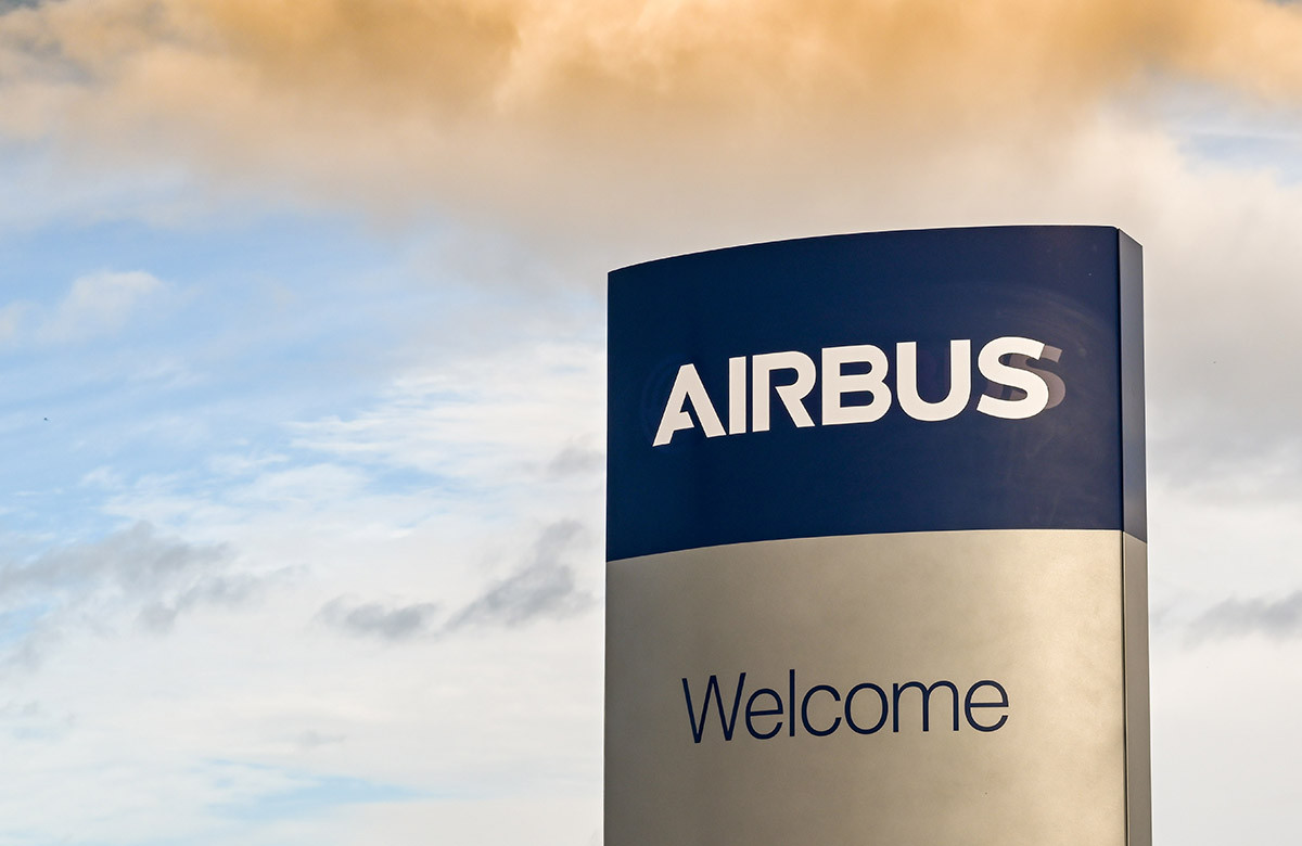 Airbus не может поставить самолеты клиентам из-за отсутствия двигателей