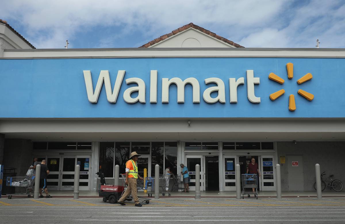 Акции Walmart в этом году росли медленнее бумаг конкурентов