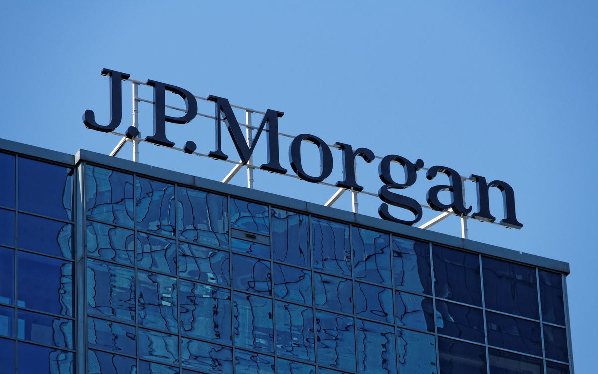 JPMorgan понизил рейтинг российских акций в ожидании дальнейшего падения