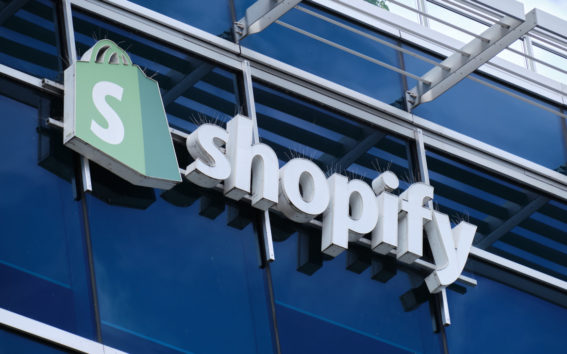Акции платформы Shopify выросли почти на 4% на новости о сплите бумаг