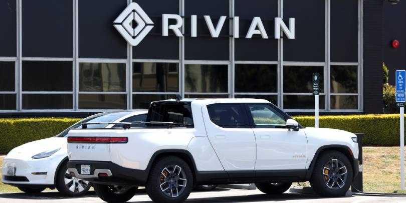 Отвечающий за производство директор Rivian уходит в отставку