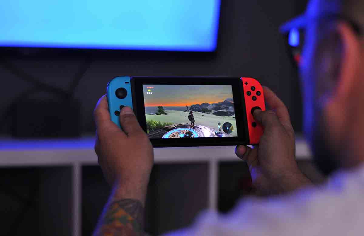 Продажи игровой консоли Nintendo Switch в Японии упали на 33%