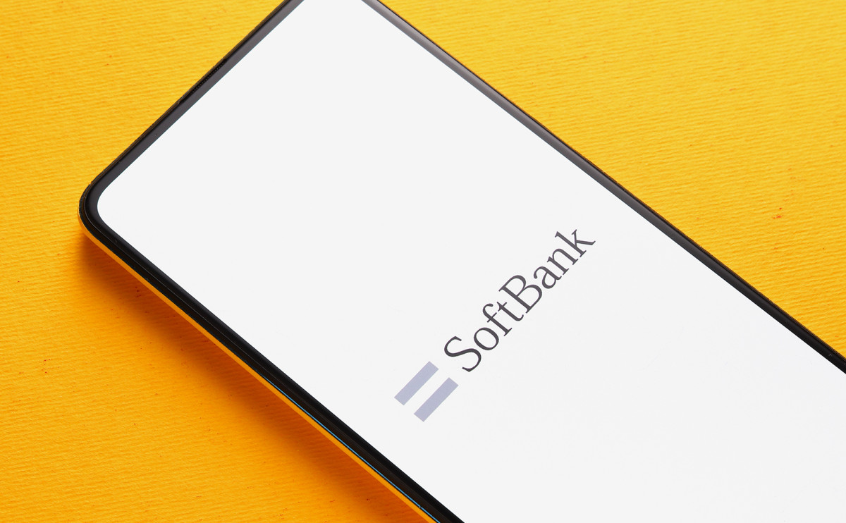 SoftBank планирует продать американскую Fortress Investment Group