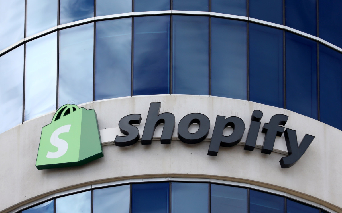 Акции Shopify упали на 16% после анонса увольнения 10% сотрудников