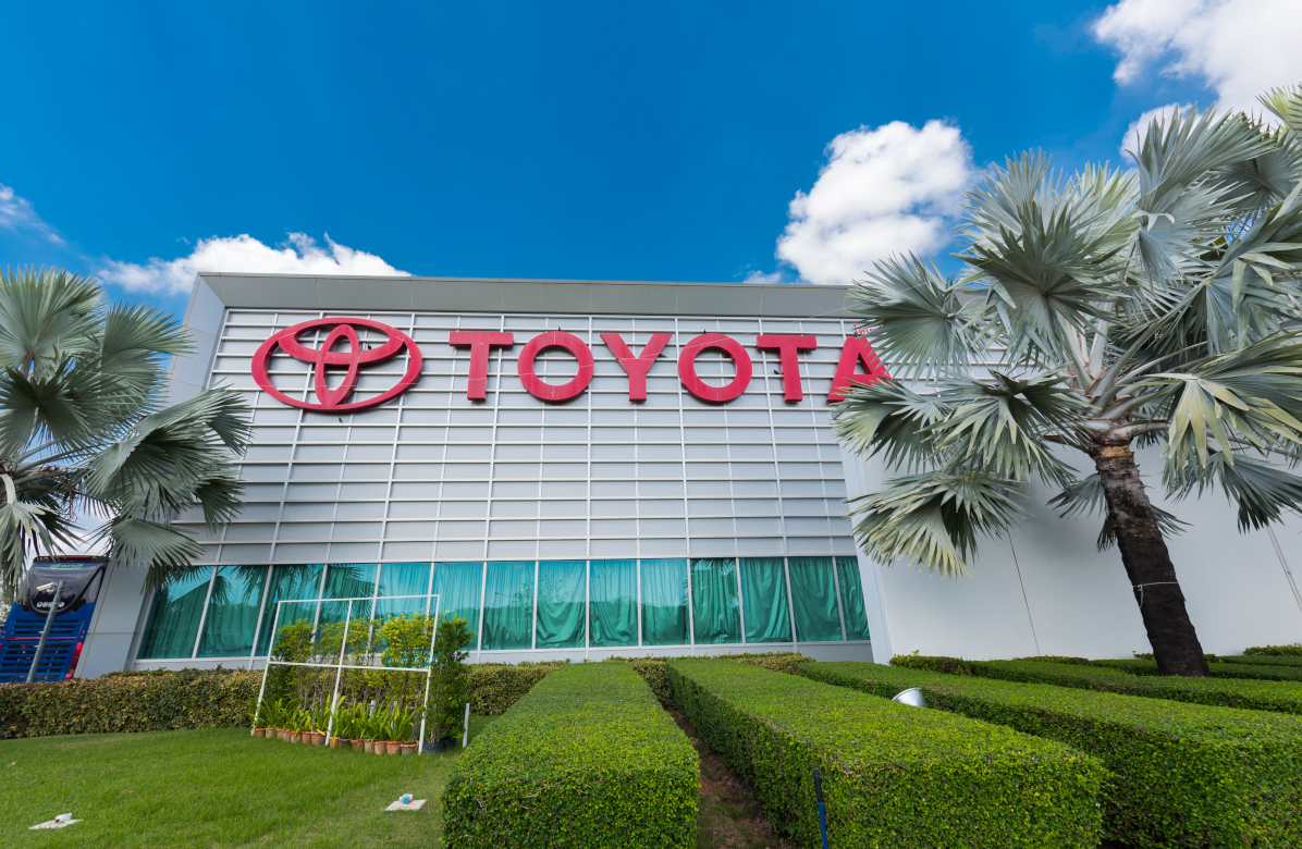 Акции Toyota упали на 4% после выхода квартального отчета