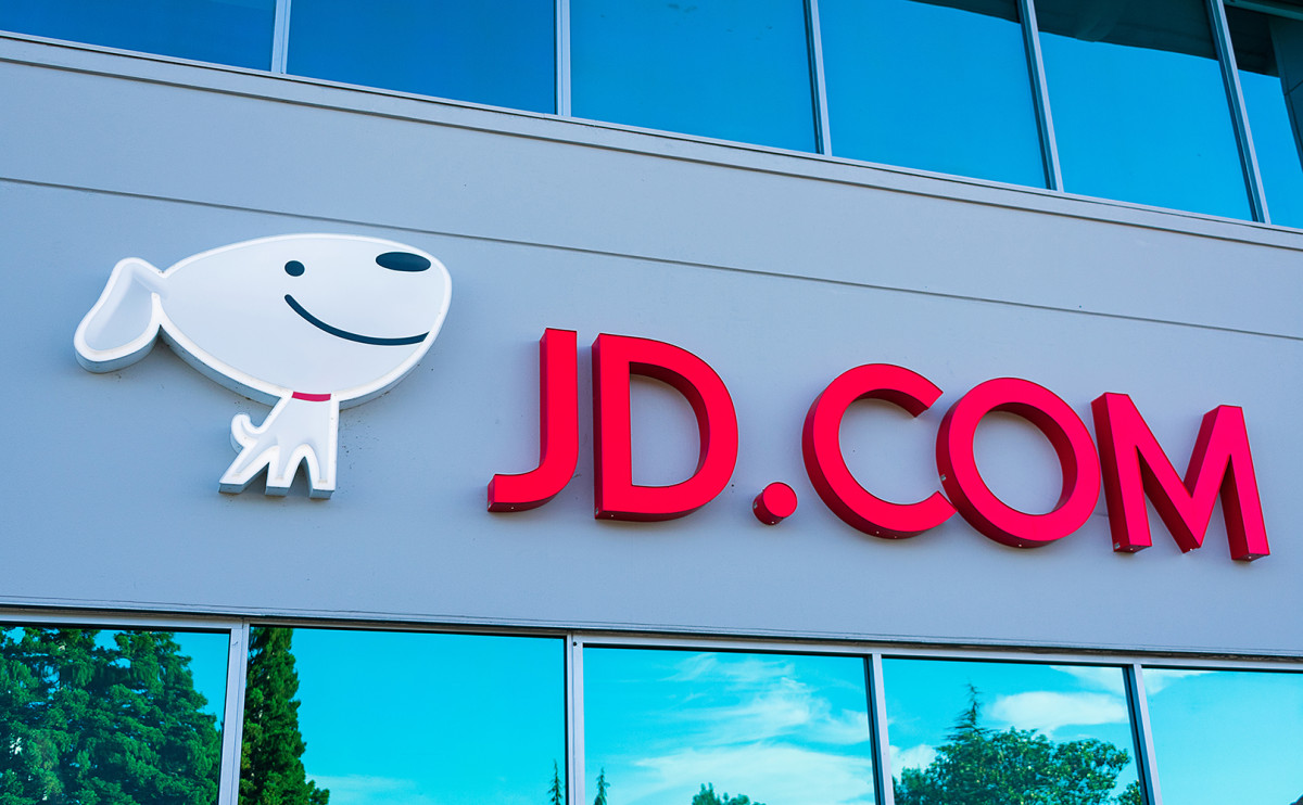 Акции JD.com выросли на 5% после рекордных продаж 11 ноября