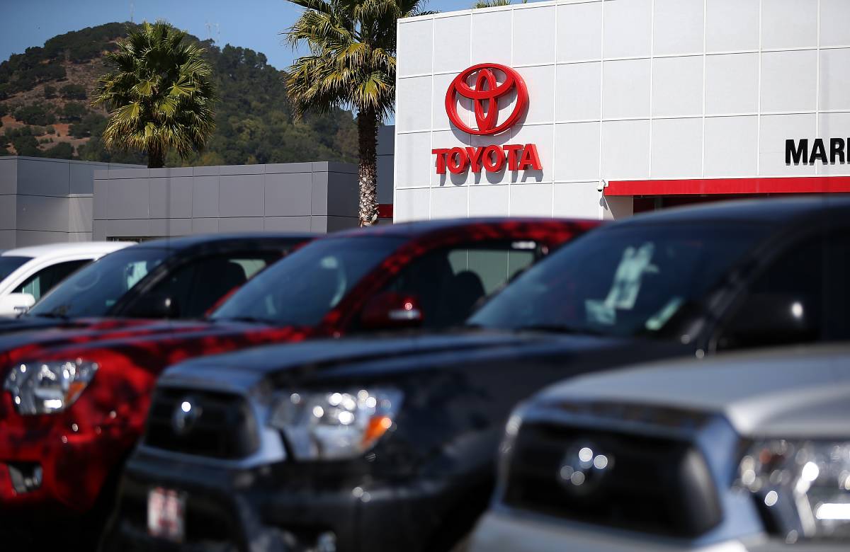 Toyota продолжает снижать объемы производства из-за вспышки COVID-19