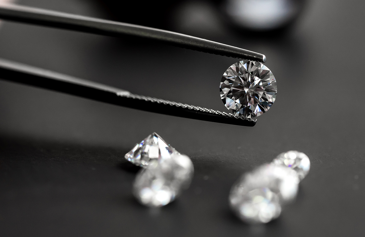 De Beers повысила цены на алмазы из-за санкций против АЛРОСА