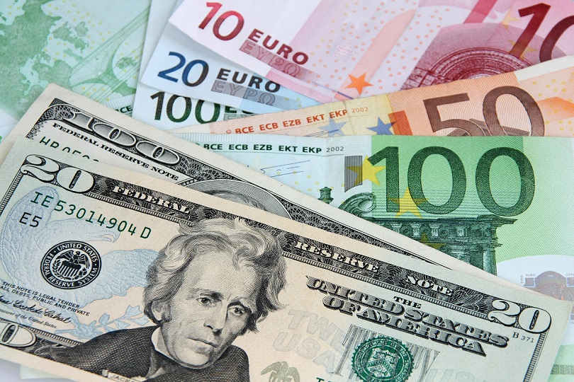Инвесторы сделали ставку на дальнейшее падение курса евро к доллару