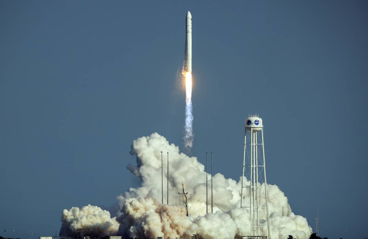 SpaceX и Blue Origin получили новые контракты от NASA