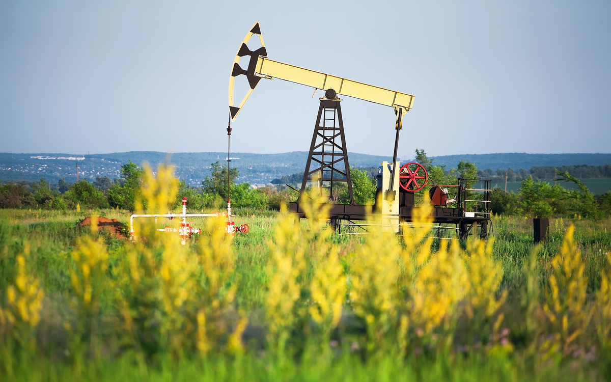 Цена нефти Brent впервые за месяц упала ниже $82