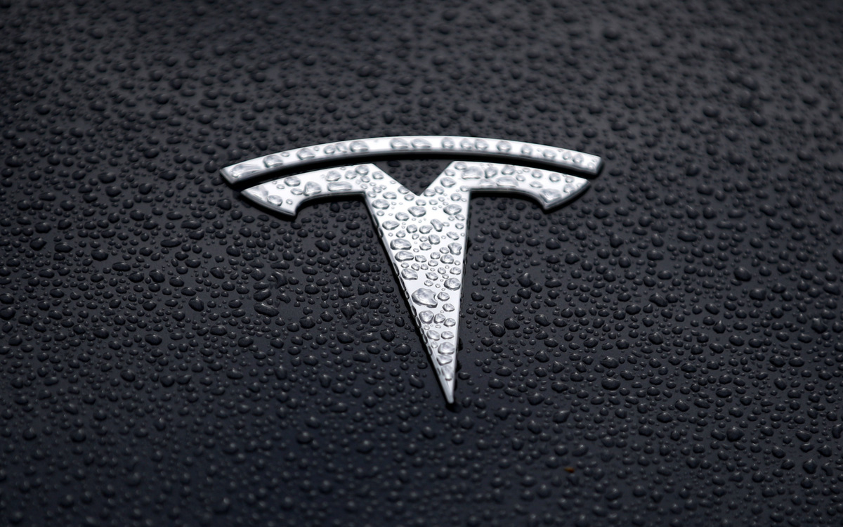 Tesla показала быструю версию Model S в попытке оторваться от конкурентов