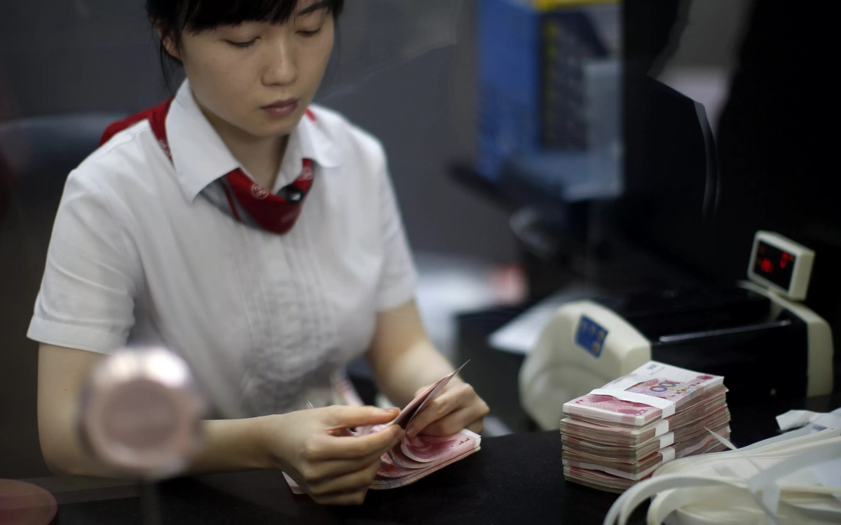 Курс юаня к доллару опустился до минимума  с 2008 года