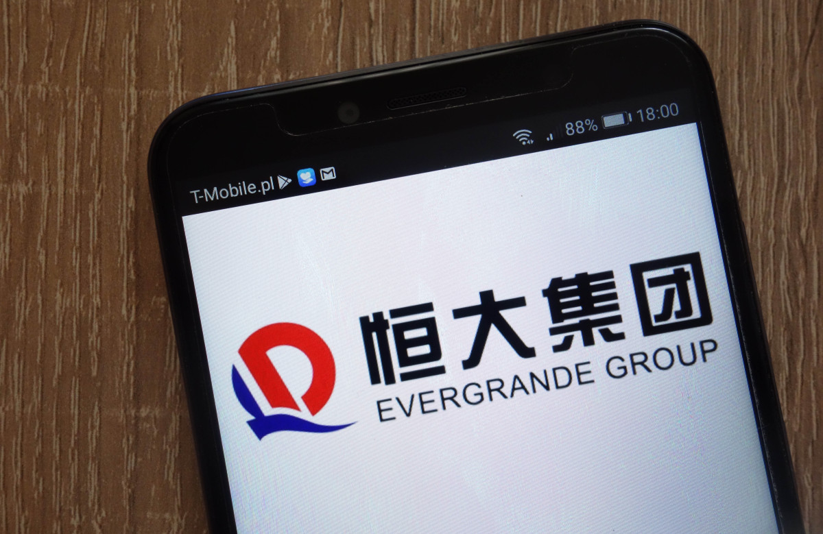 Торги облигациями China Evergrande приостановлены из-за обвала цены