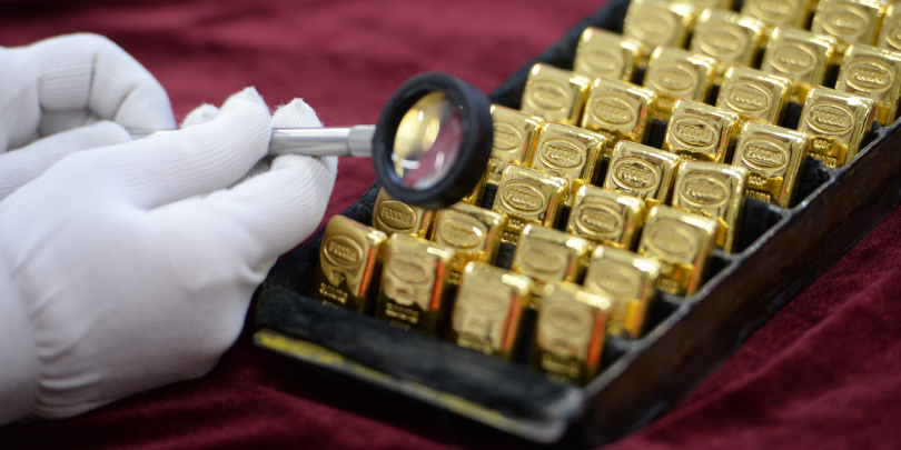 Цена золота превысила $2000 за унцию впервые с апреля 2022 года