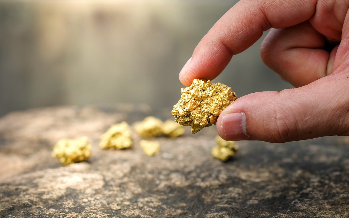 Акции золотодобывающих компаний рухнули на 37–40%. Пора покупать?