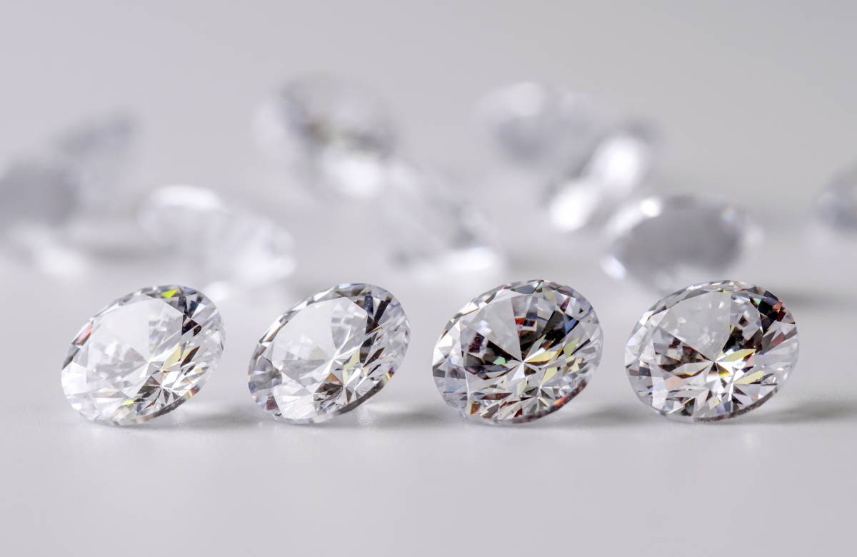 АЛРОСА попросила клиентов не оплачивать алмазы в долларах