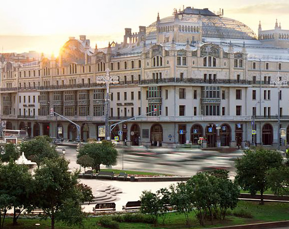 Фото: marriottmoscowgrand.ru; booking.com; facebook.com/hotelmetropolmoscow; facebook.com/anna.endrihovskaia
