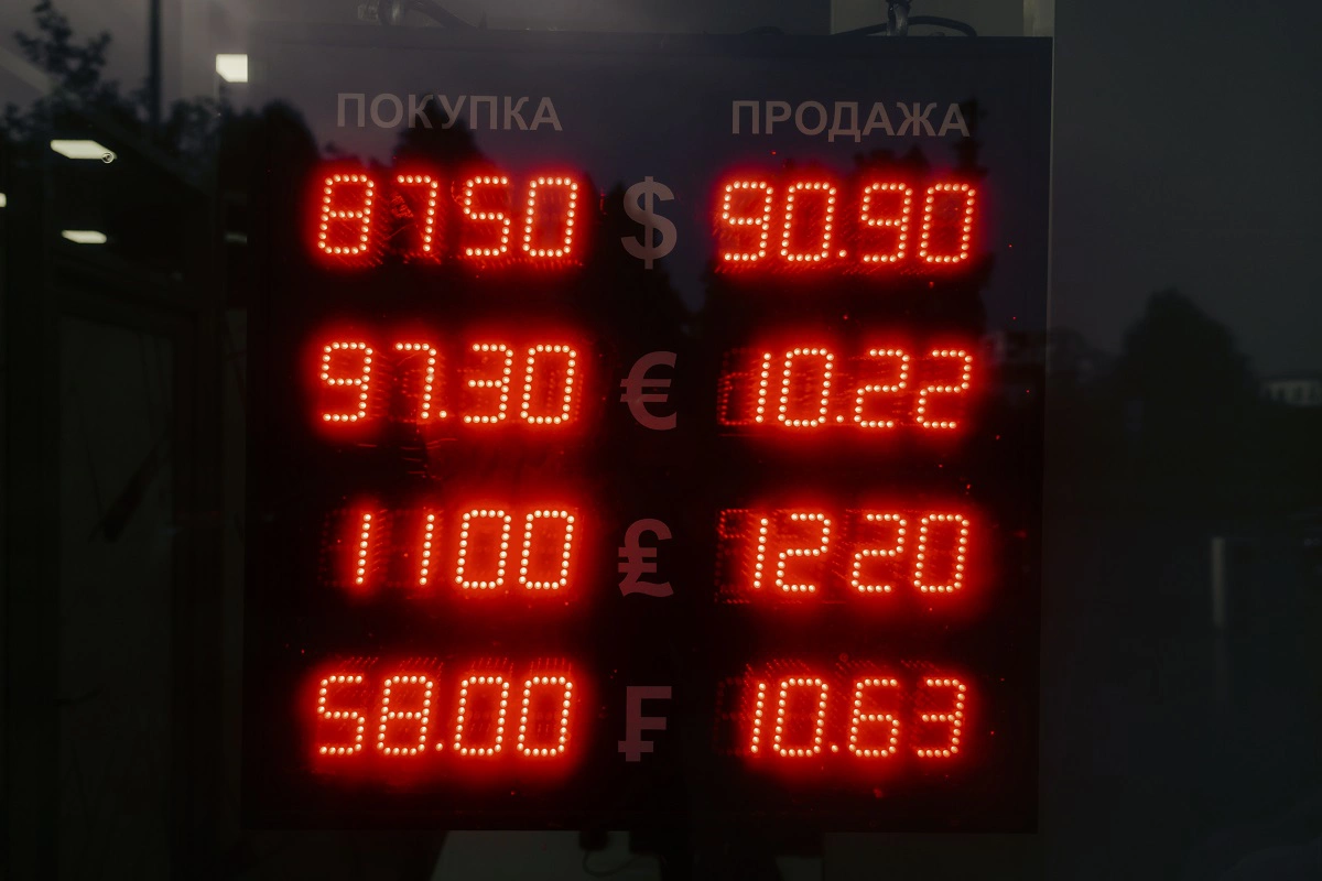 <p>Диапазон прогнозов по курсу доллара на март&nbsp;&mdash; от ₽83 до ₽100</p>